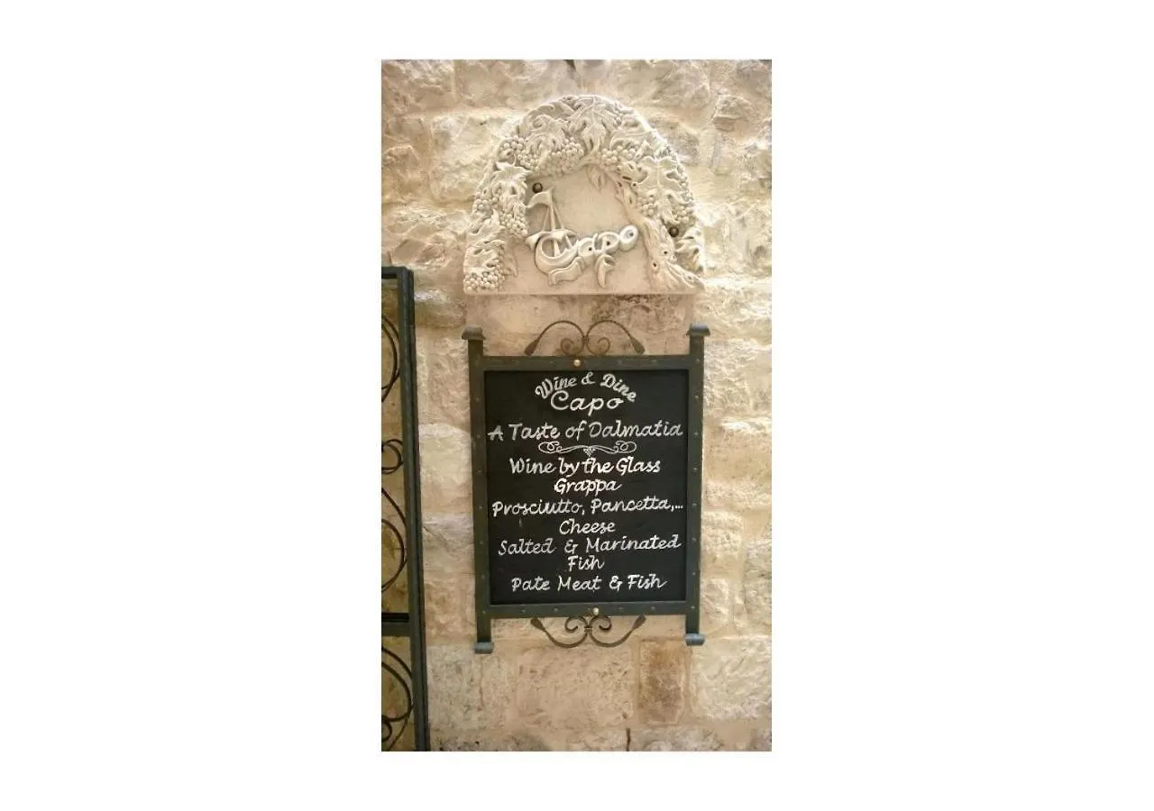 Apartment Capo Family & Capo Studio -Old Town-Parking Trogir
