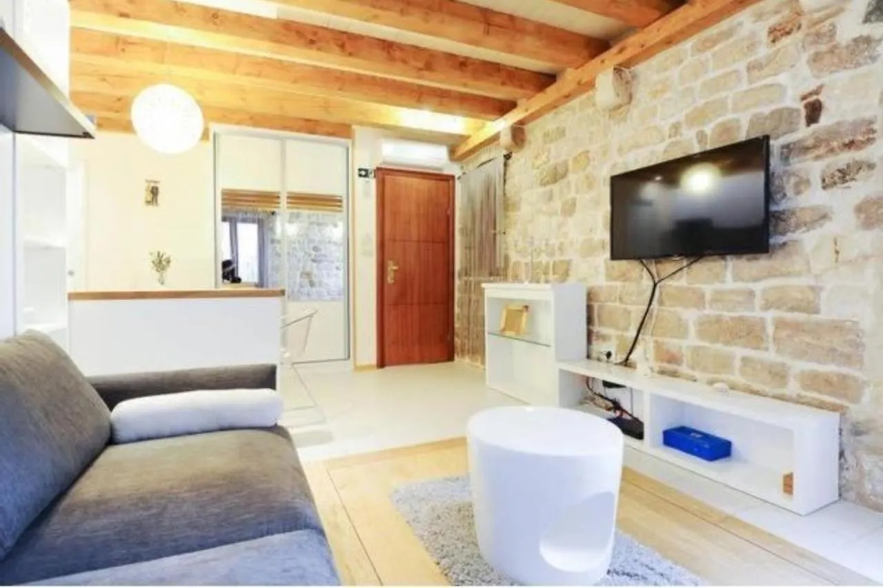 Apartment Capo Family & Capo Studio -Old Town-Parking Trogir