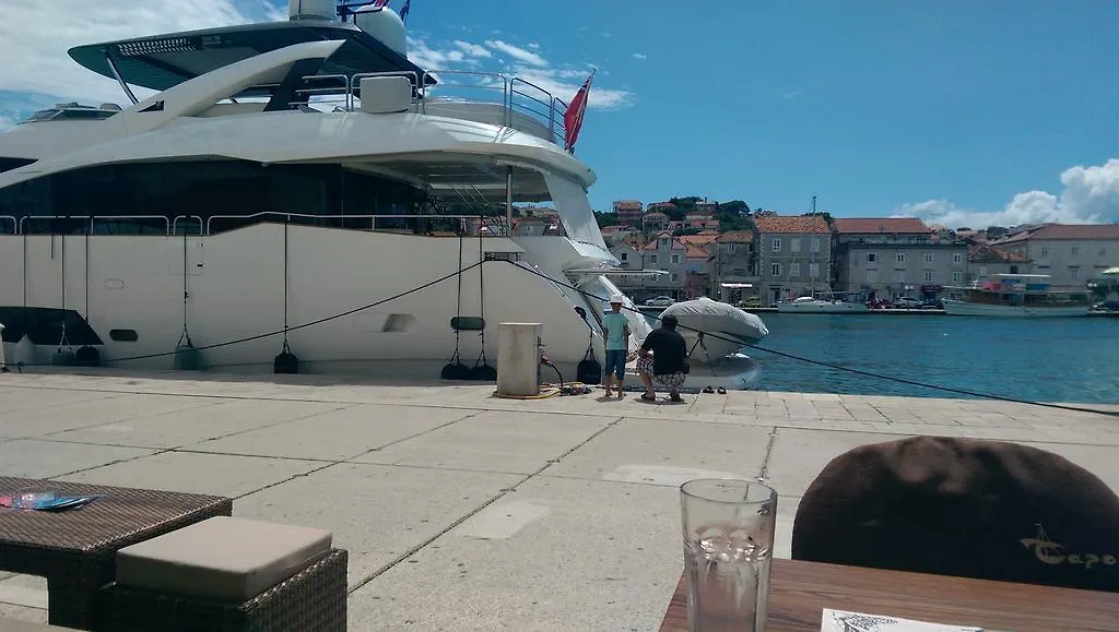 Apartment Capo Family & Capo Studio -Old Town-Parking Trogir
