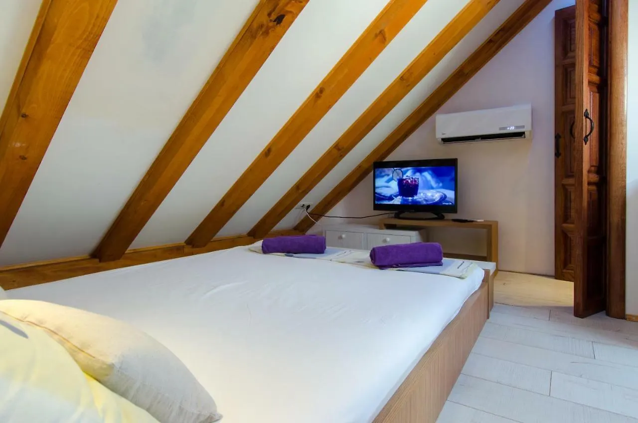 Apartment Capo Family & Capo Studio -Old Town-Parking Trogir 0*,